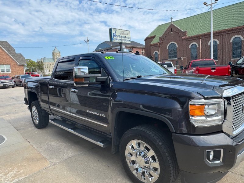 Used 2016 GMC Sierra 2500 Denali w/ Duramax Plus Package image 3