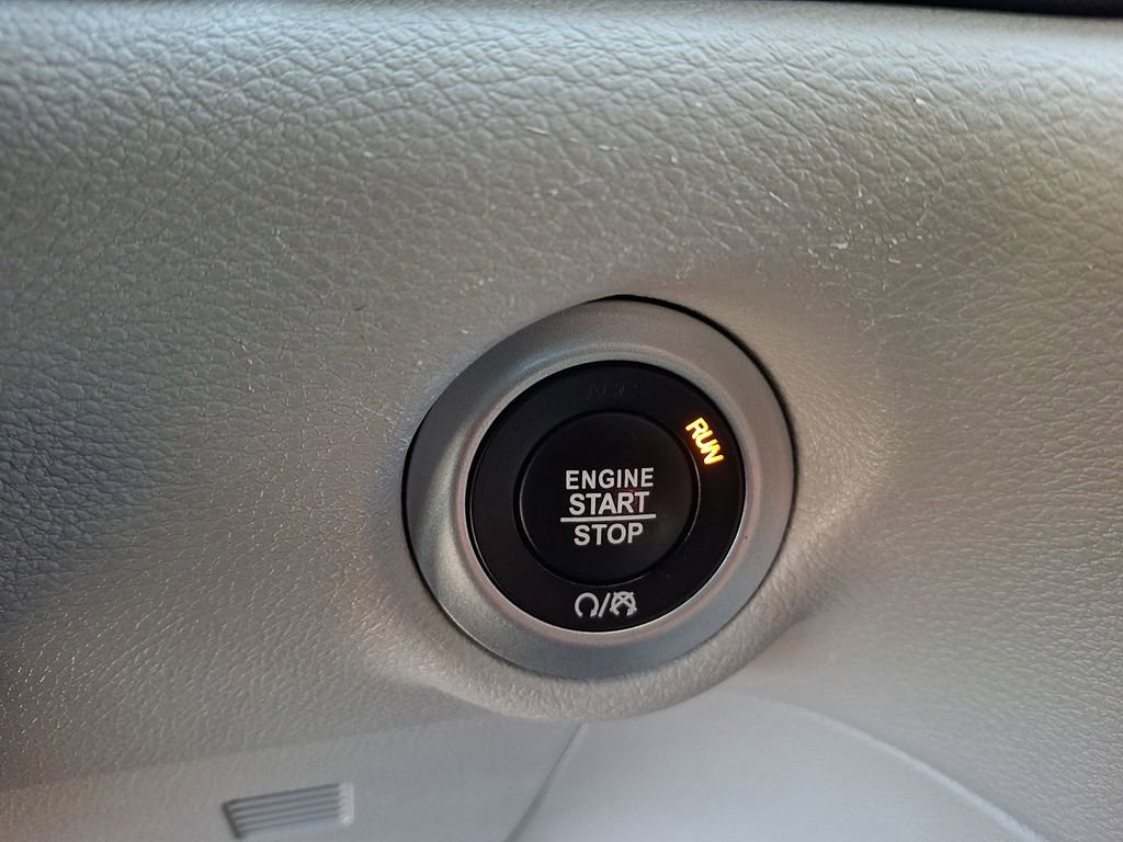 Used 2023 Chrysler Voyager LX image 25