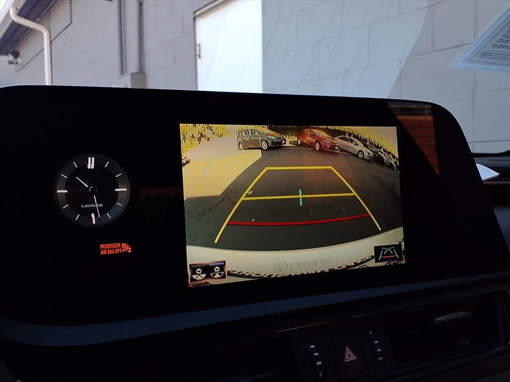 Used 2022 Lexus ES 300h w/ Premium Package image 8