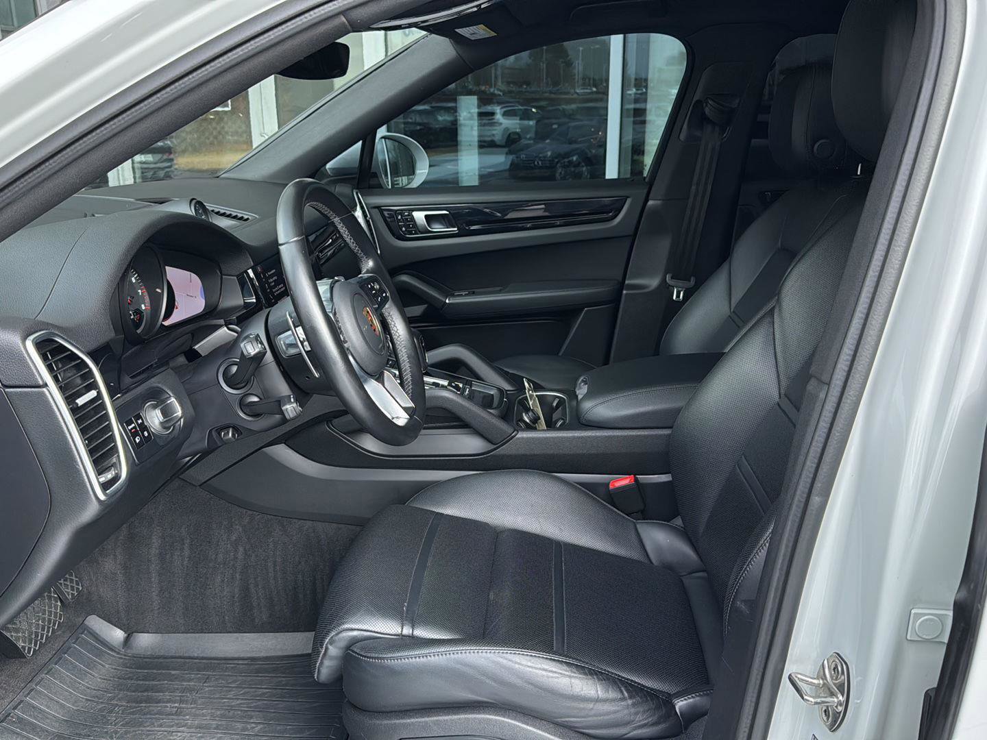 Used 2021 Porsche Cayenne Coupe image 8