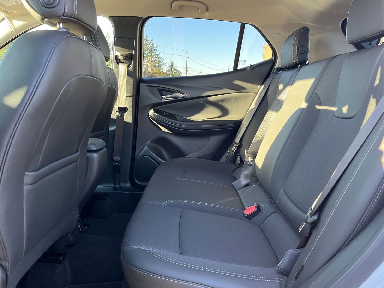 Used 2025 Buick Encore GX Preferred image 25