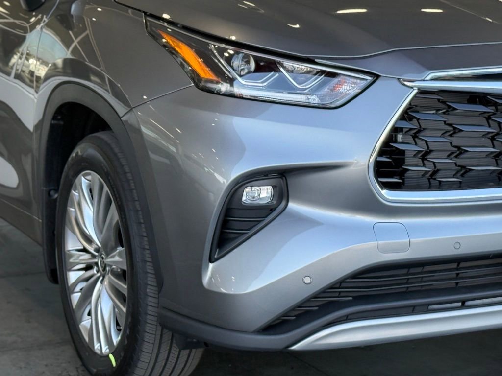 New 2026 Toyota Highlander Platinum image 8