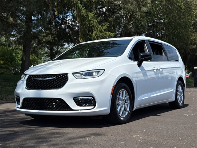 New 2026 Chrysler Pacifica Select image 9