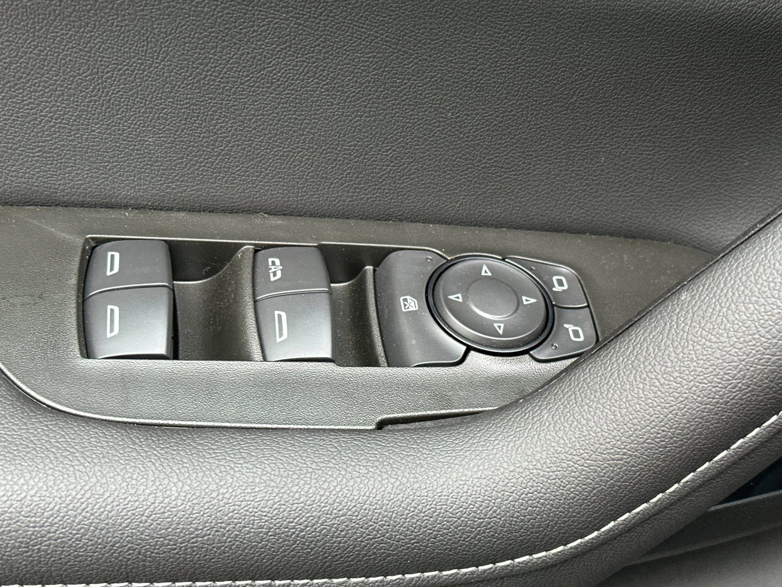 New 2025 Chevrolet Blazer LT w/ Midnight/Sport Edition image 12