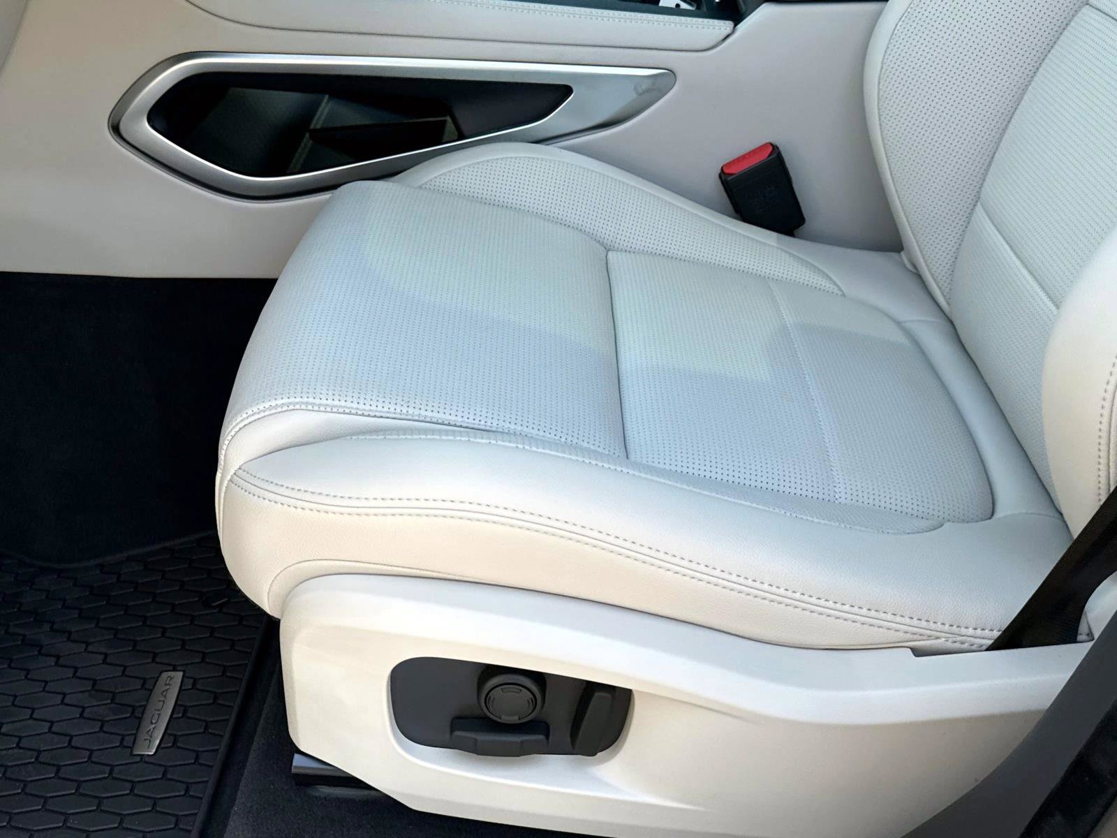 New 2026 Jaguar F-PACE R-Dynamic S image 16