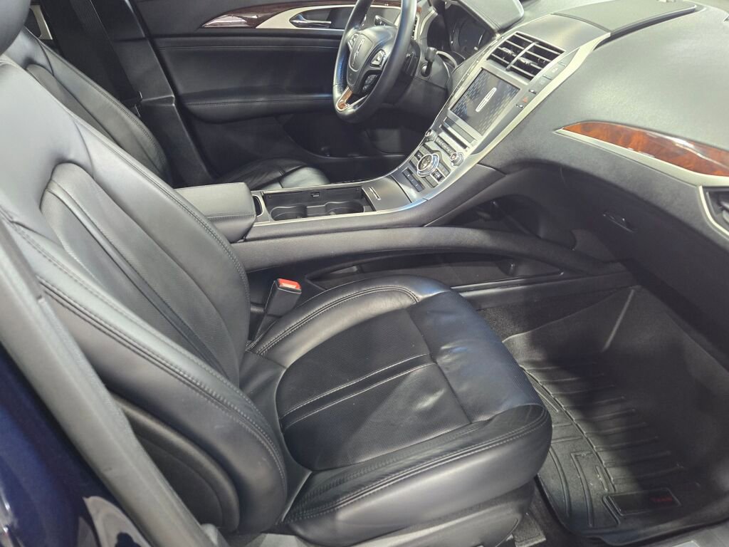 Used 2017 Lincoln MKZ Reserve image 7