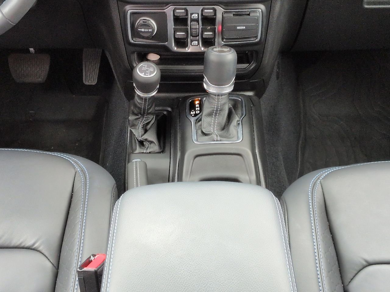 Used 2024 Jeep Wrangler High Altitude AWD/4WD image 19