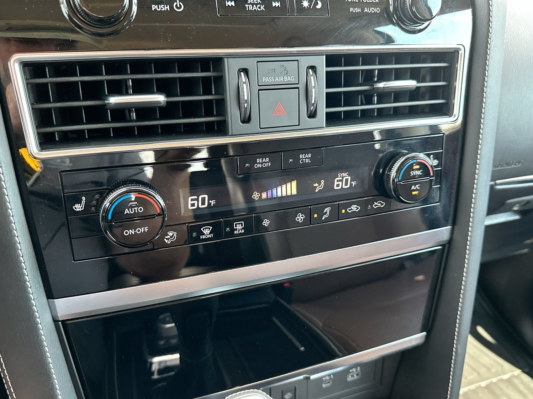 Used 2024 INFINITI QX80 Premium Select w/ All-Season Package RWD image 18