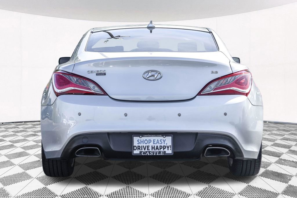 Used 2013 Hyundai Genesis 3.8 RWD image 14