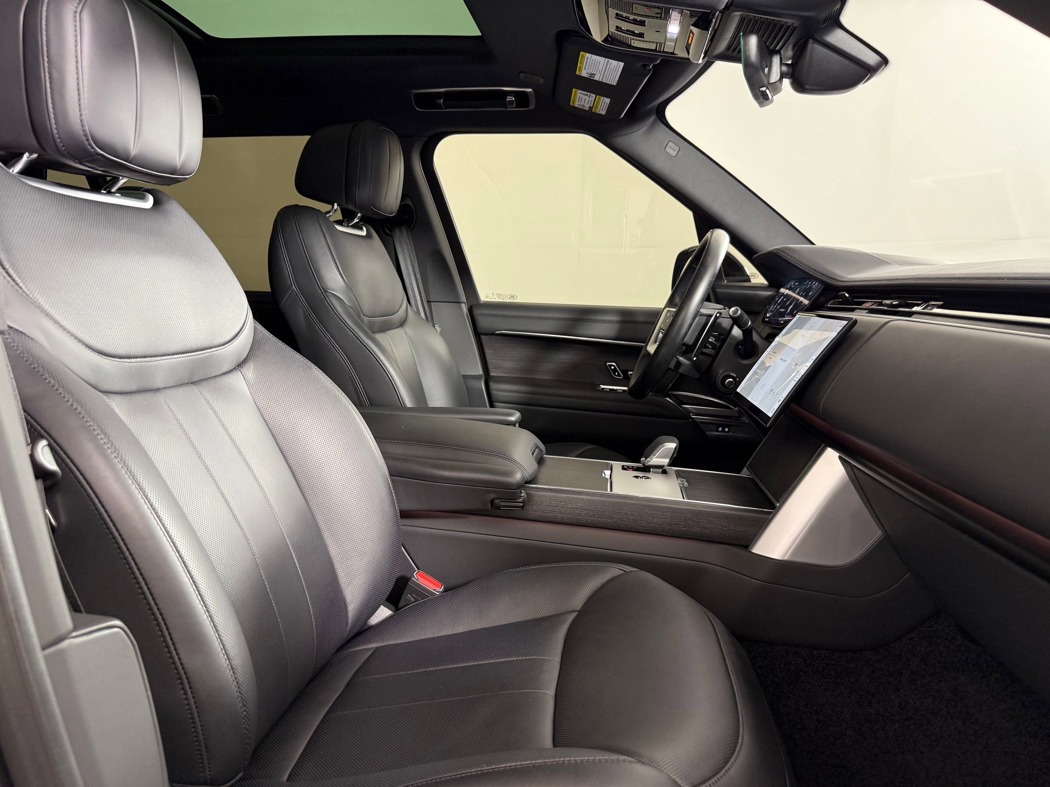 Used 2025 Land Rover Range Rover Long Wheelbase SE image 27