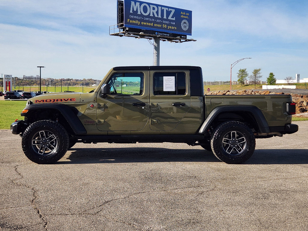 Used 2025 Jeep Gladiator Mojave w/ Convenience Group image 4