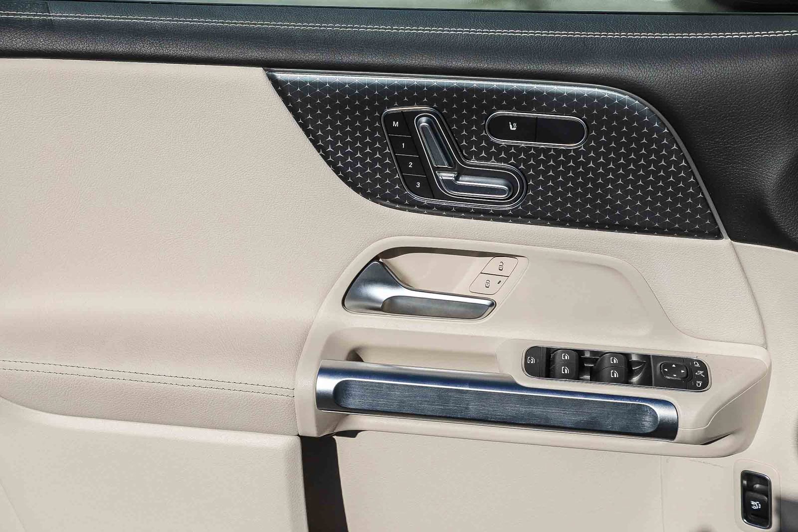 Certified 2025 Mercedes-Benz GLB 250 4MATIC image 21