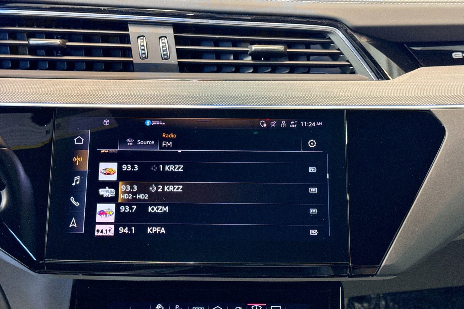 Used 2024 Audi Q8 e-tron Prestige w/ Prestige Package image 15