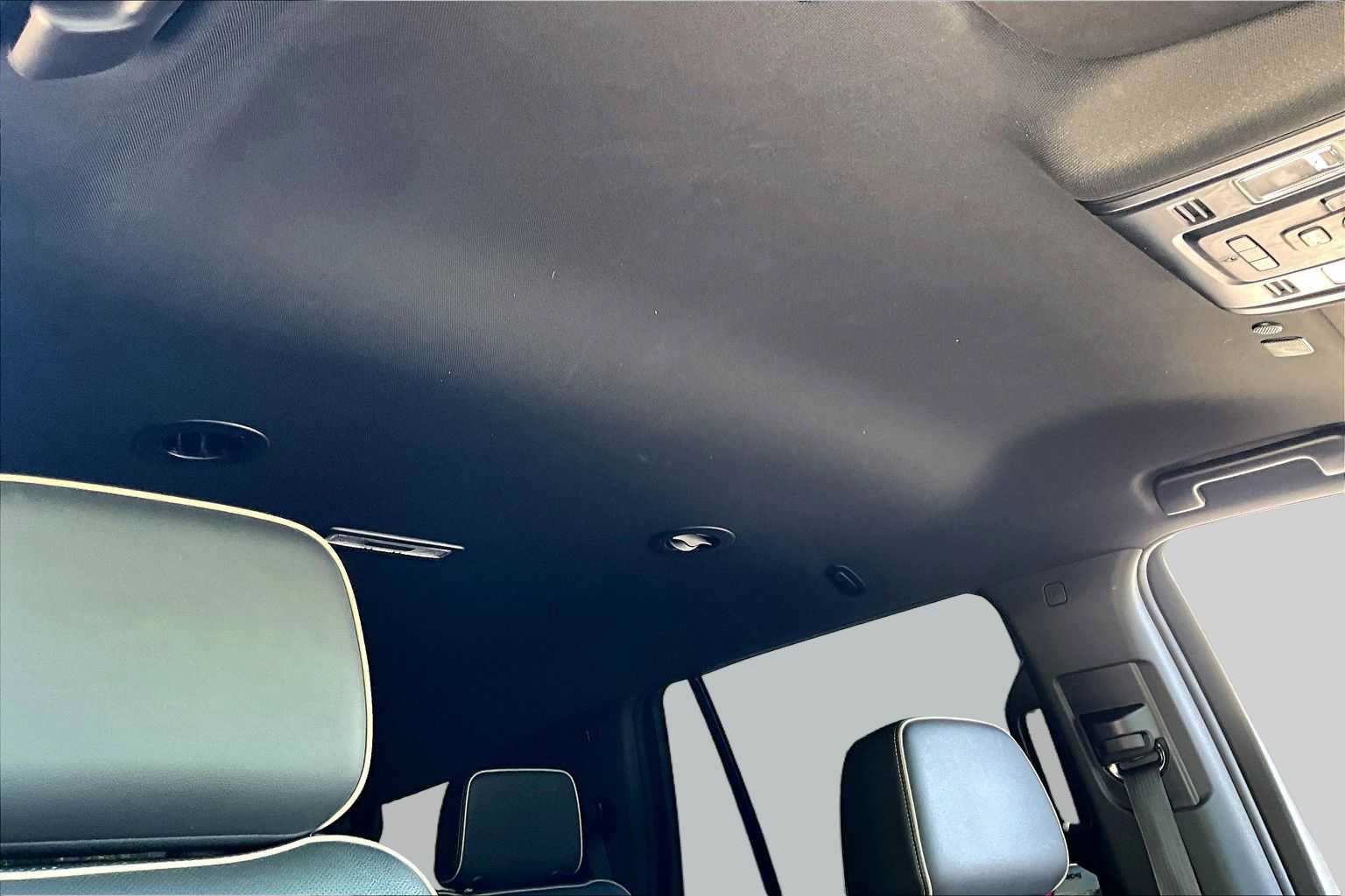 Used 2023 Chevrolet Tahoe Premier AWD/4WD image 14