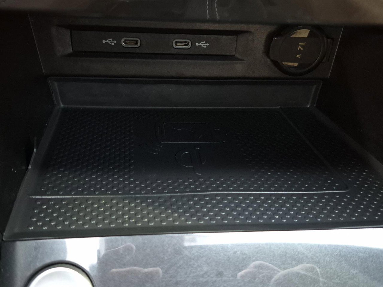 Used 2022 Volkswagen Tiguan SE R-Line image 29