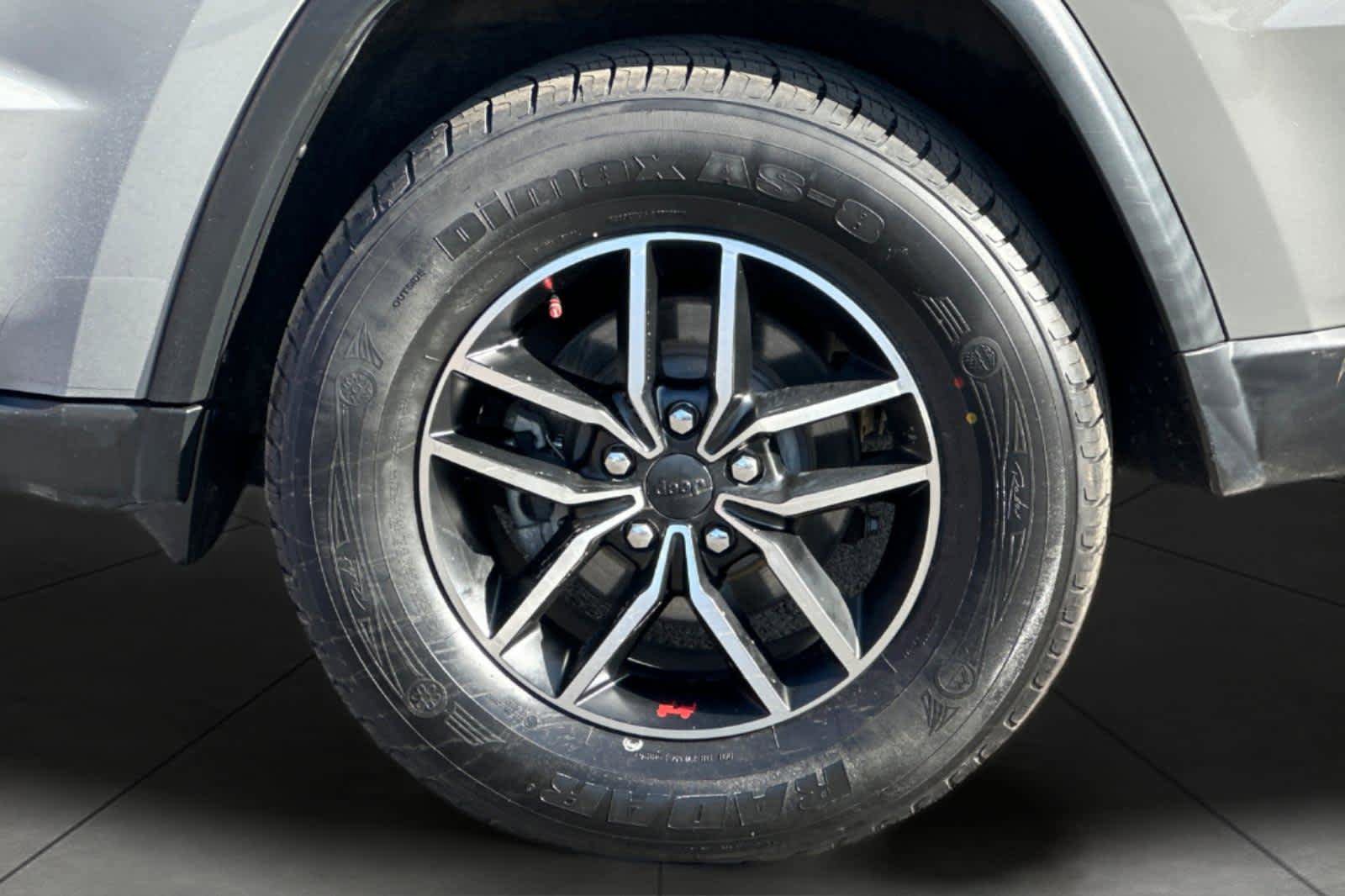 Used 2019 Jeep Grand Cherokee Trailhawk AWD/4WD image 11