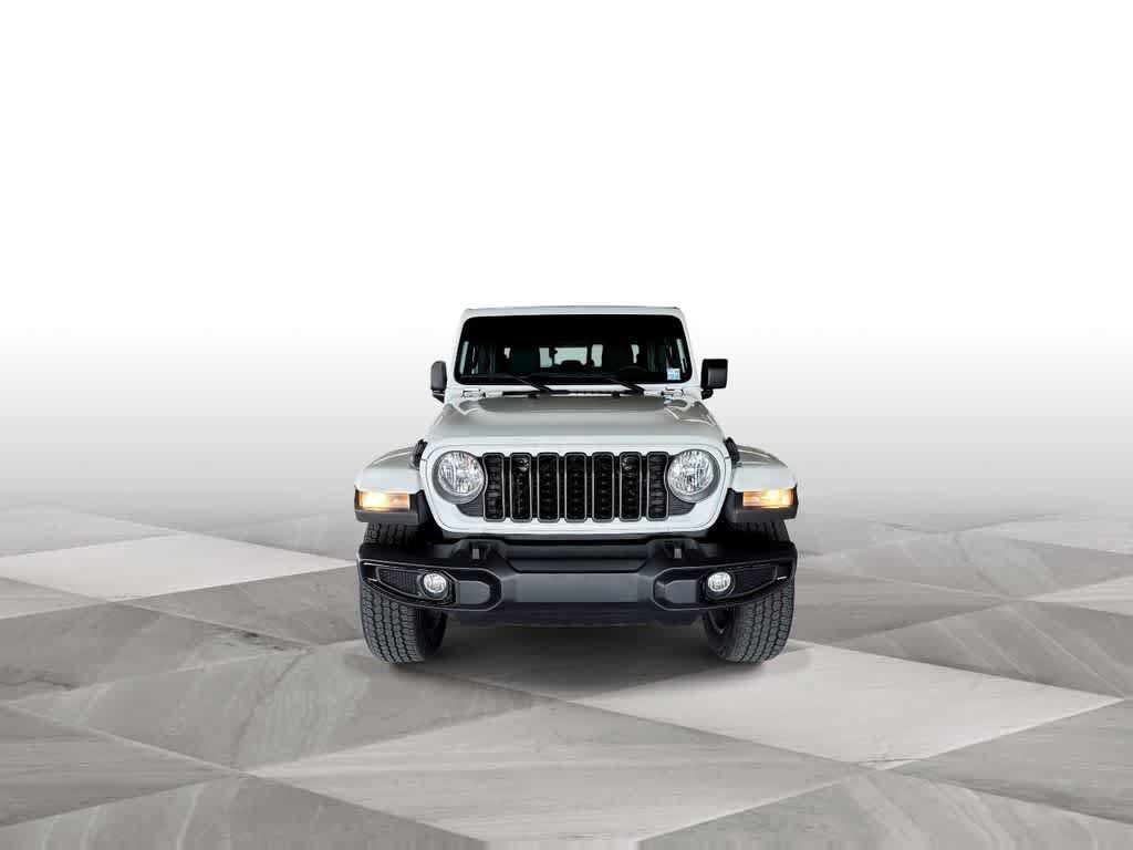 Used 2025 Jeep Gladiator Sport AWD/4WD image 3