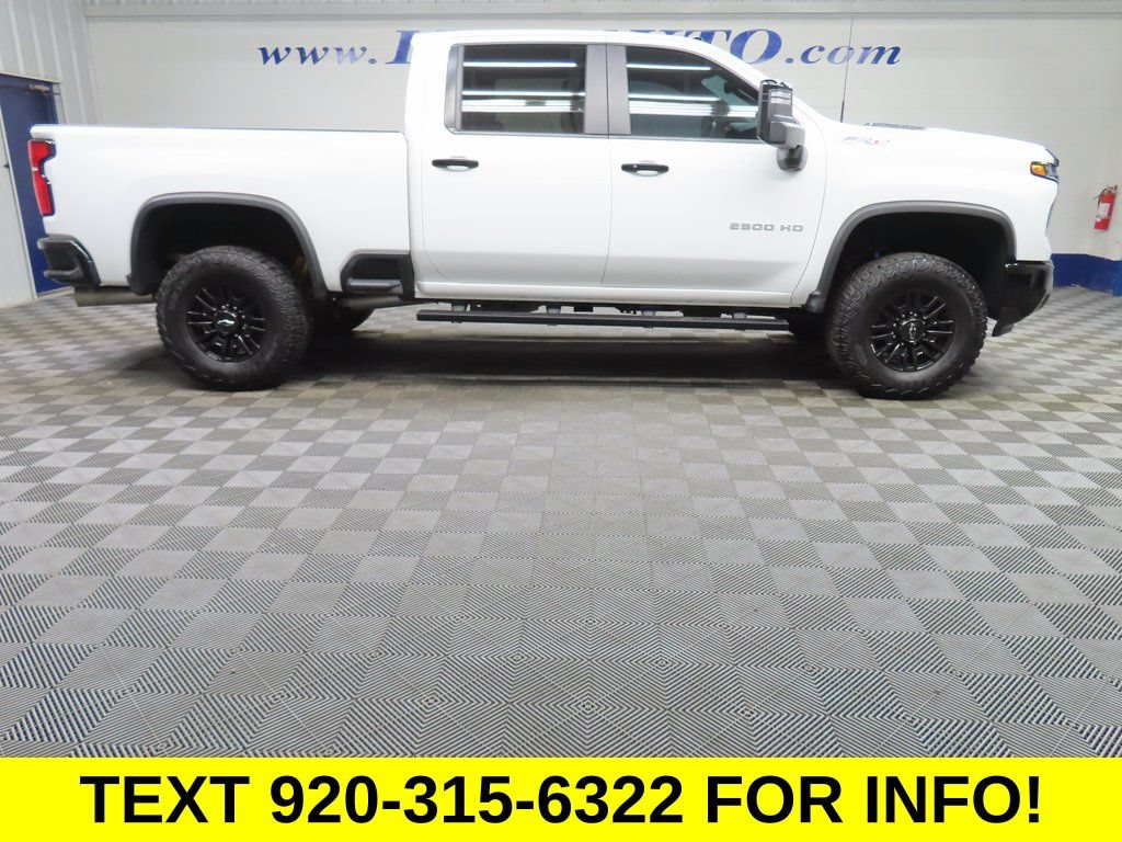 Used 2025 Chevrolet Silverado 2500 ZR2 w/ Technology Package AWD/4WD image 2