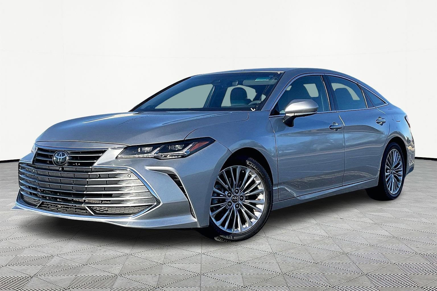 Used 2019 Toyota Avalon Limited w/ Advanced Safety Package image 2