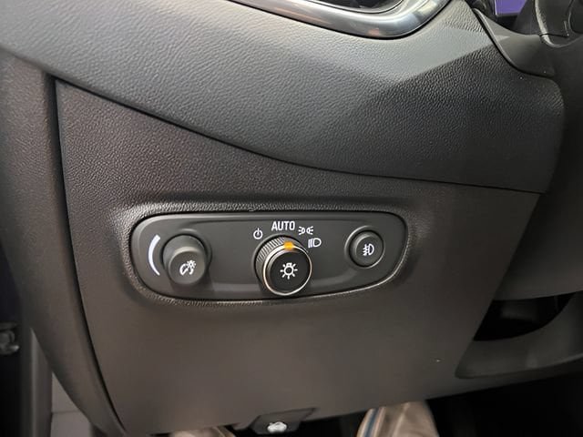 Certified 2022 Chevrolet Equinox Premier FWD image 19