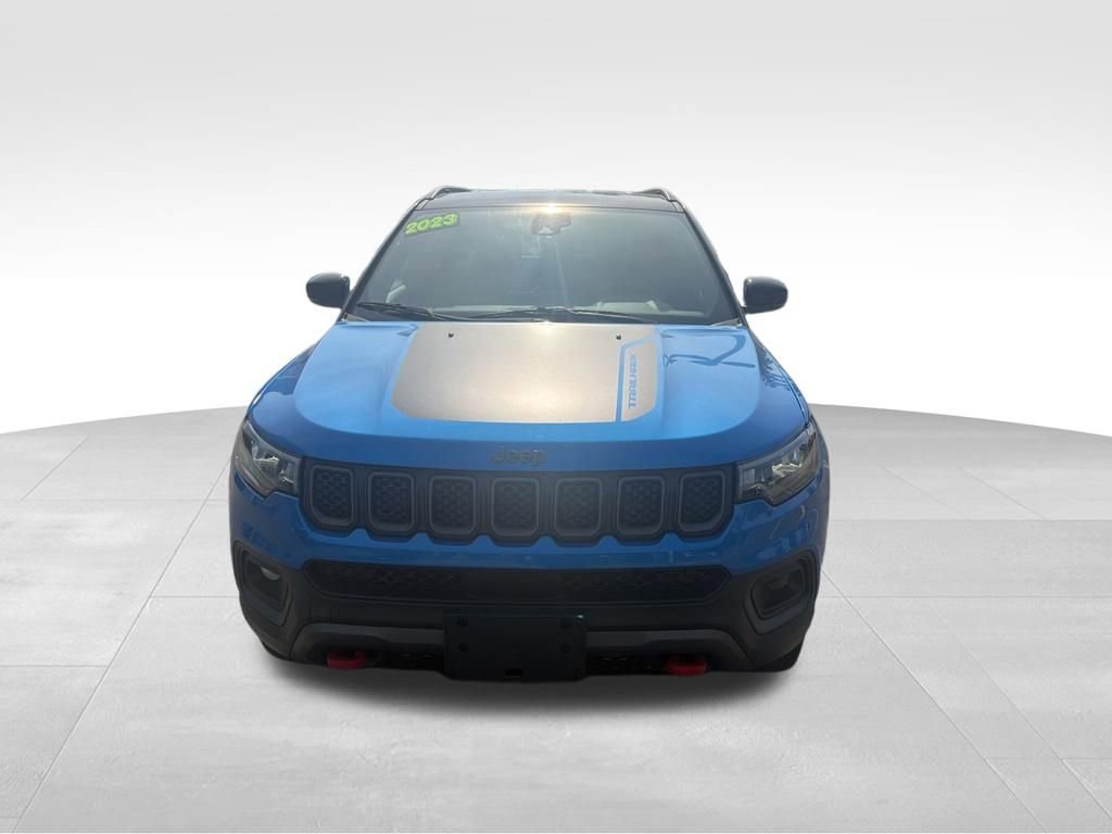 Used 2023 Jeep Compass Trailhawk w/ Trailhawk Convenience Group AWD/4WD image 2