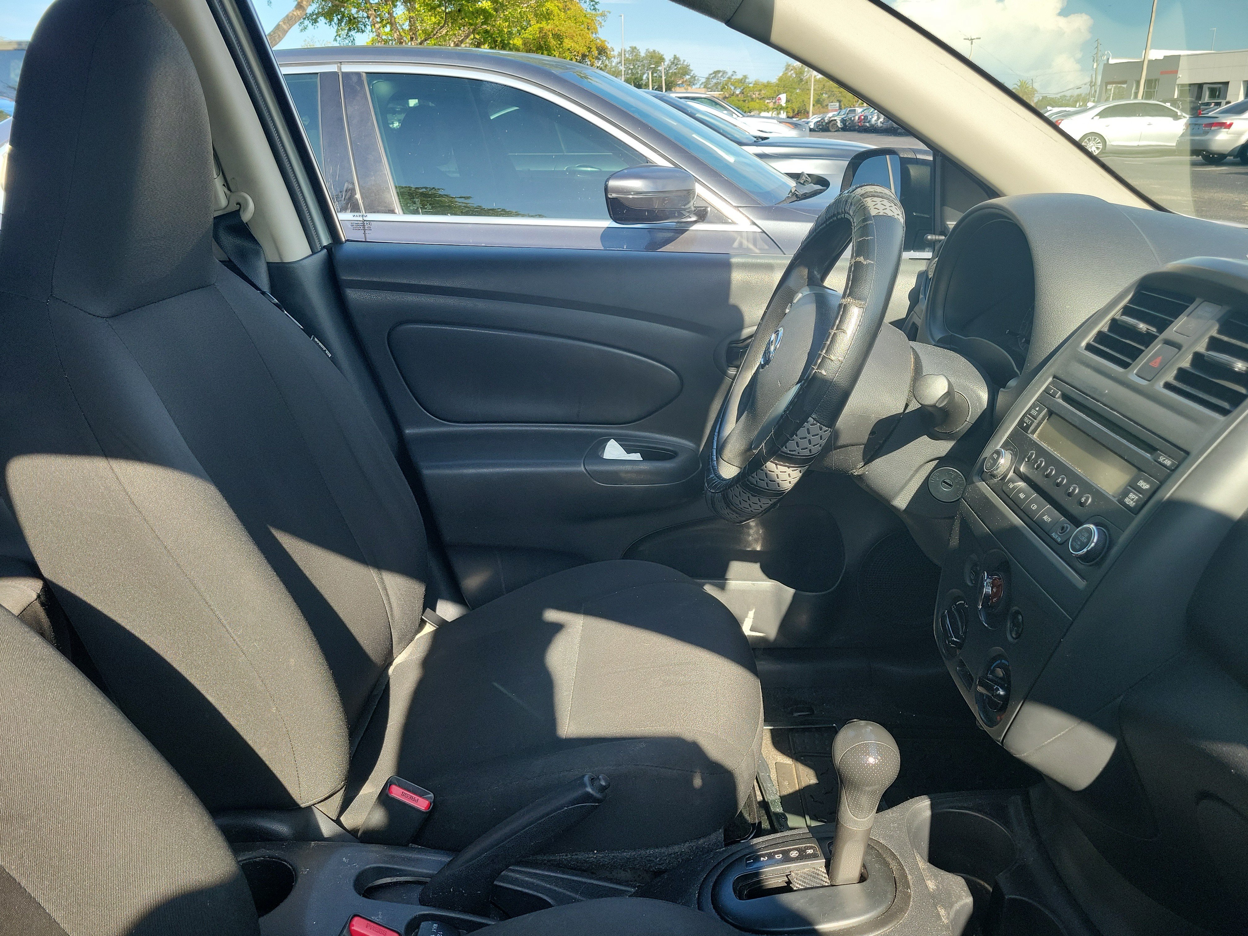 Used 2015 Nissan Versa S FWD image 9