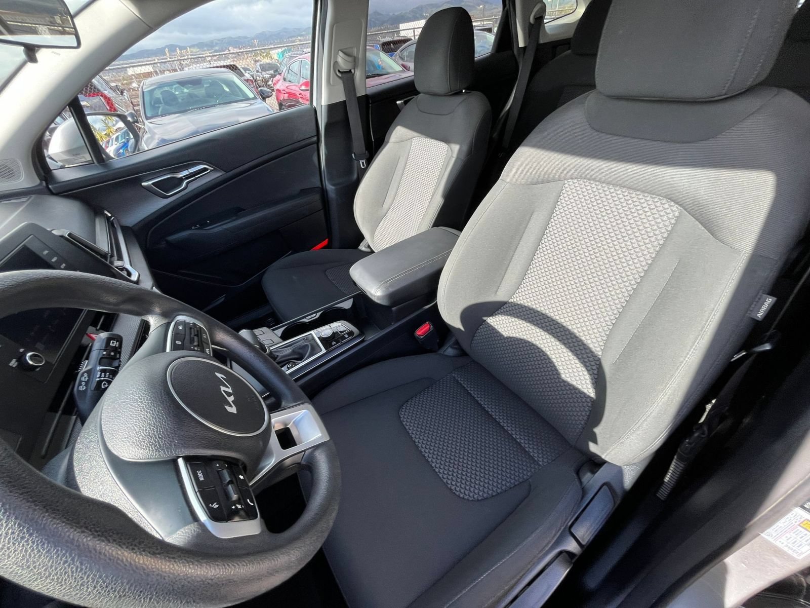 Used 2025 Kia Sportage LX FWD image 34