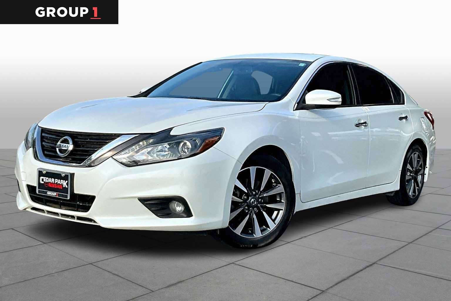 Used 2017 Nissan Altima 2.5 SL w/ 2.5 Technology Package