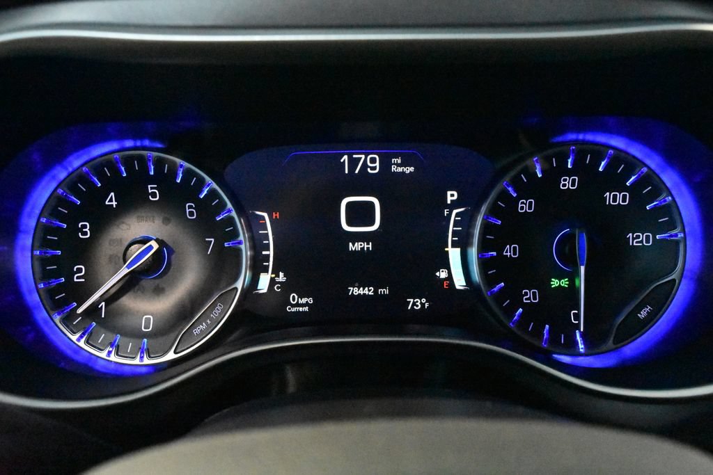 Used 2023 Chrysler Pacifica Touring-L FWD image 17