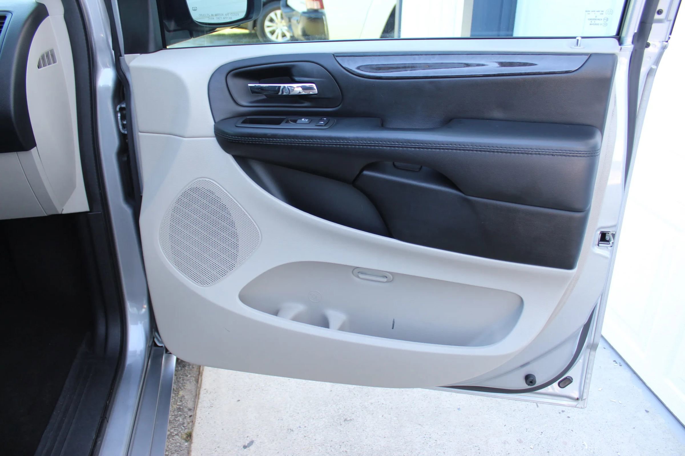 Used 2018 Dodge Grand Caravan SE image 20