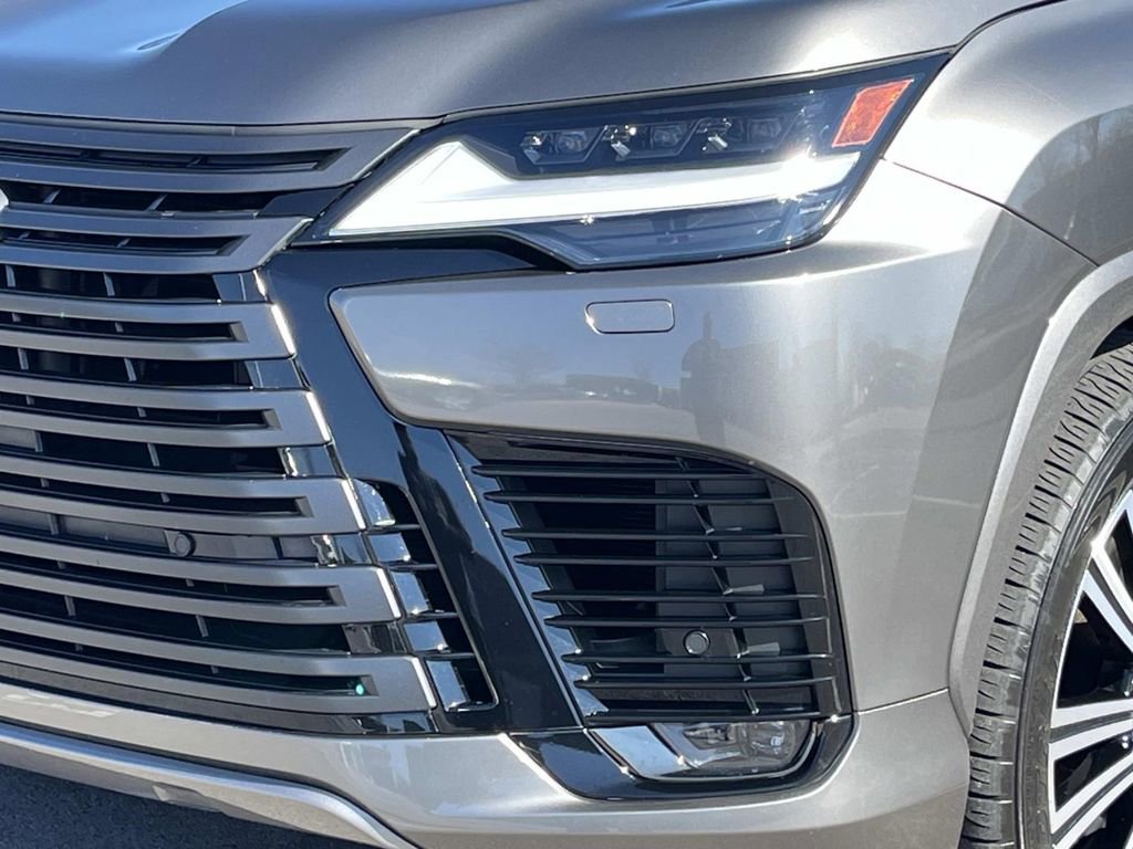 Used 2023 Lexus LX 600 4WD w/ Luxury Package image 9
