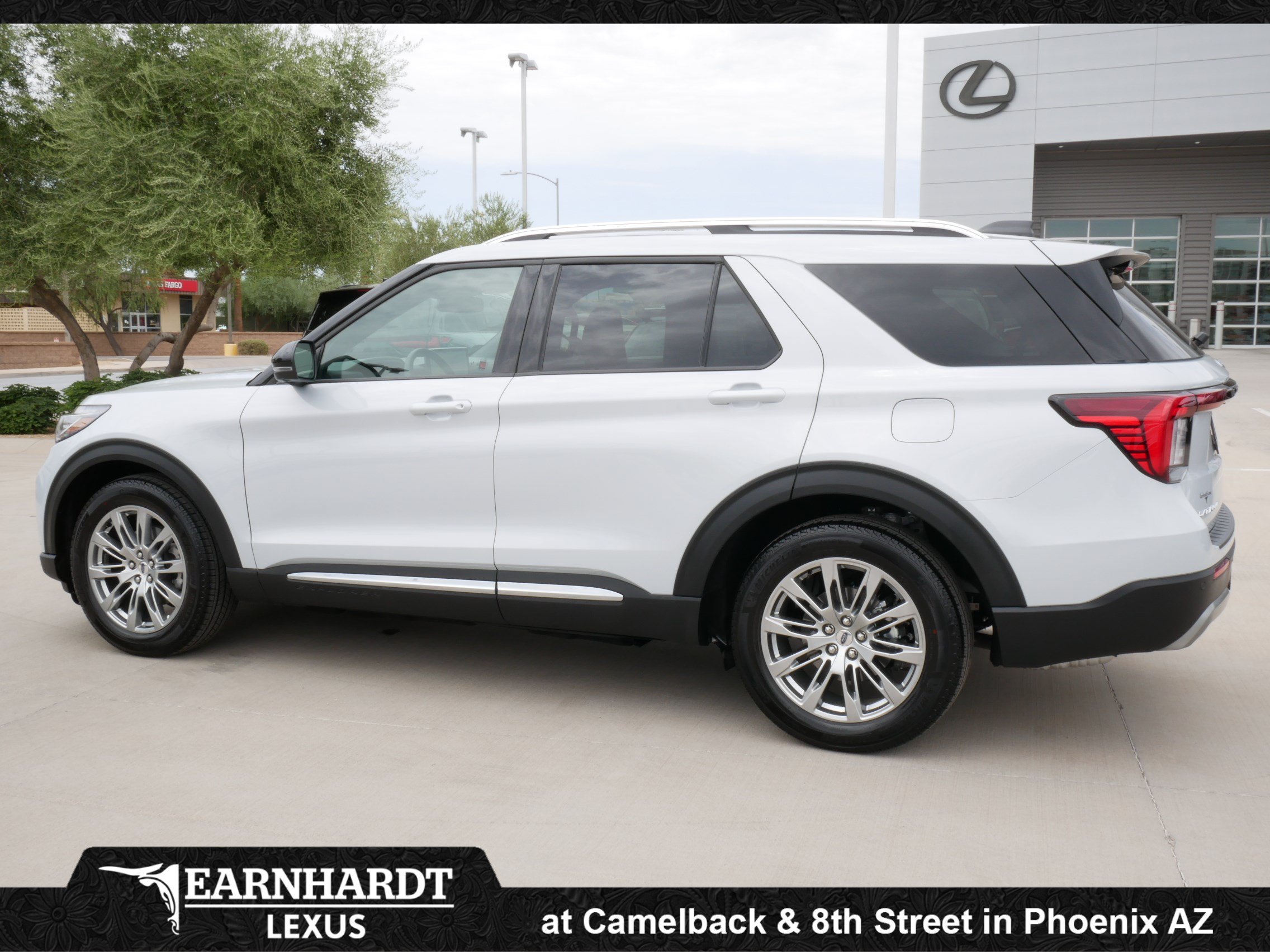 Used 2026 Ford Explorer Platinum RWD image 5