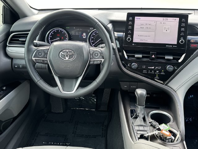 Used 2022 Toyota Camry XLE FWD image 11