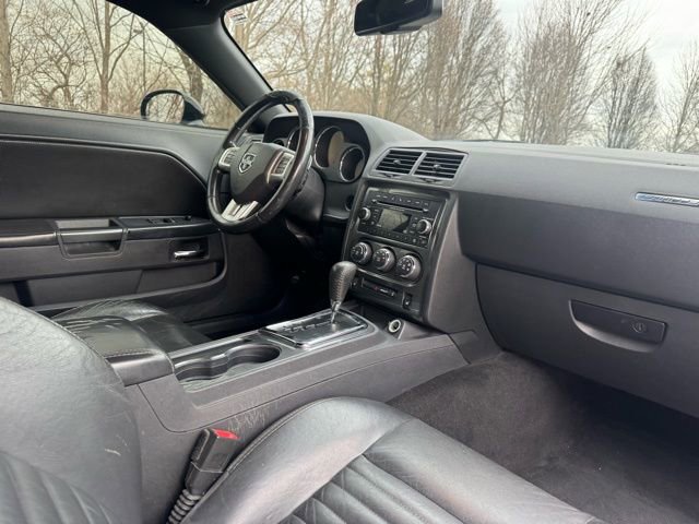 Used 2013 Dodge Challenger SXT image 30