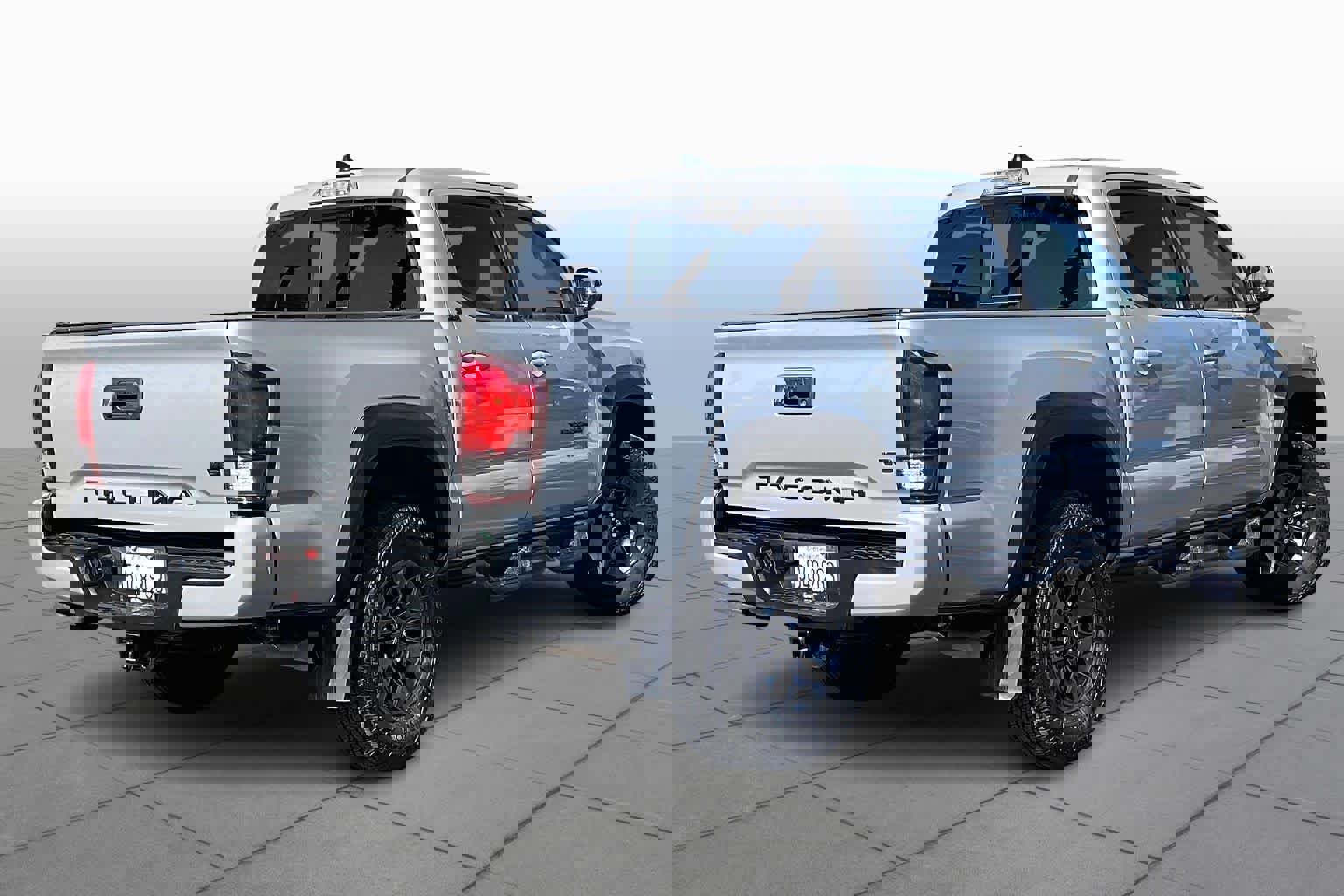 Used 2021 Toyota Tacoma SR5 w/ Trail Edition image 12