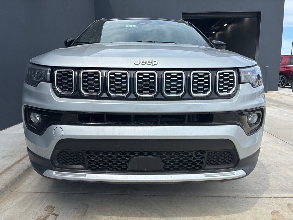 Used 2025 Jeep Compass Limited AWD/4WD image 2