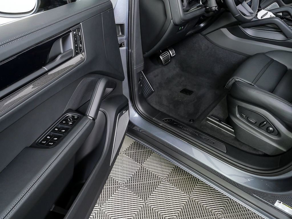 New 2026 Porsche Cayenne GTS image 8