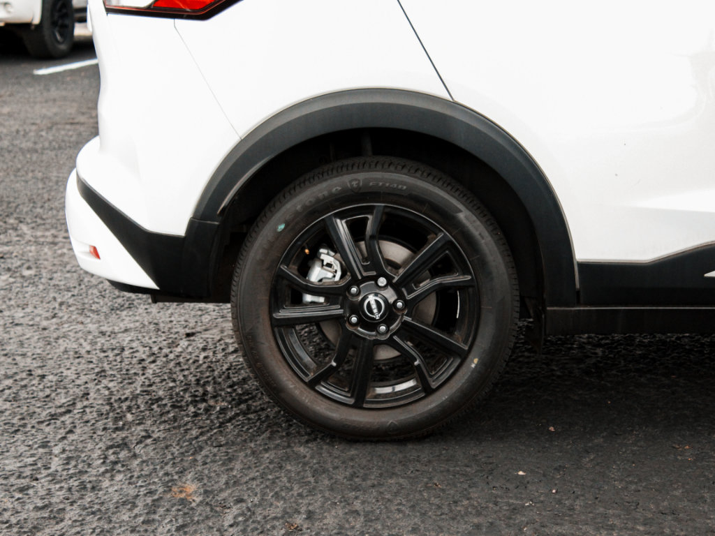Used 2024 Nissan Kicks SR w/ SR Premium Package FWD image 4