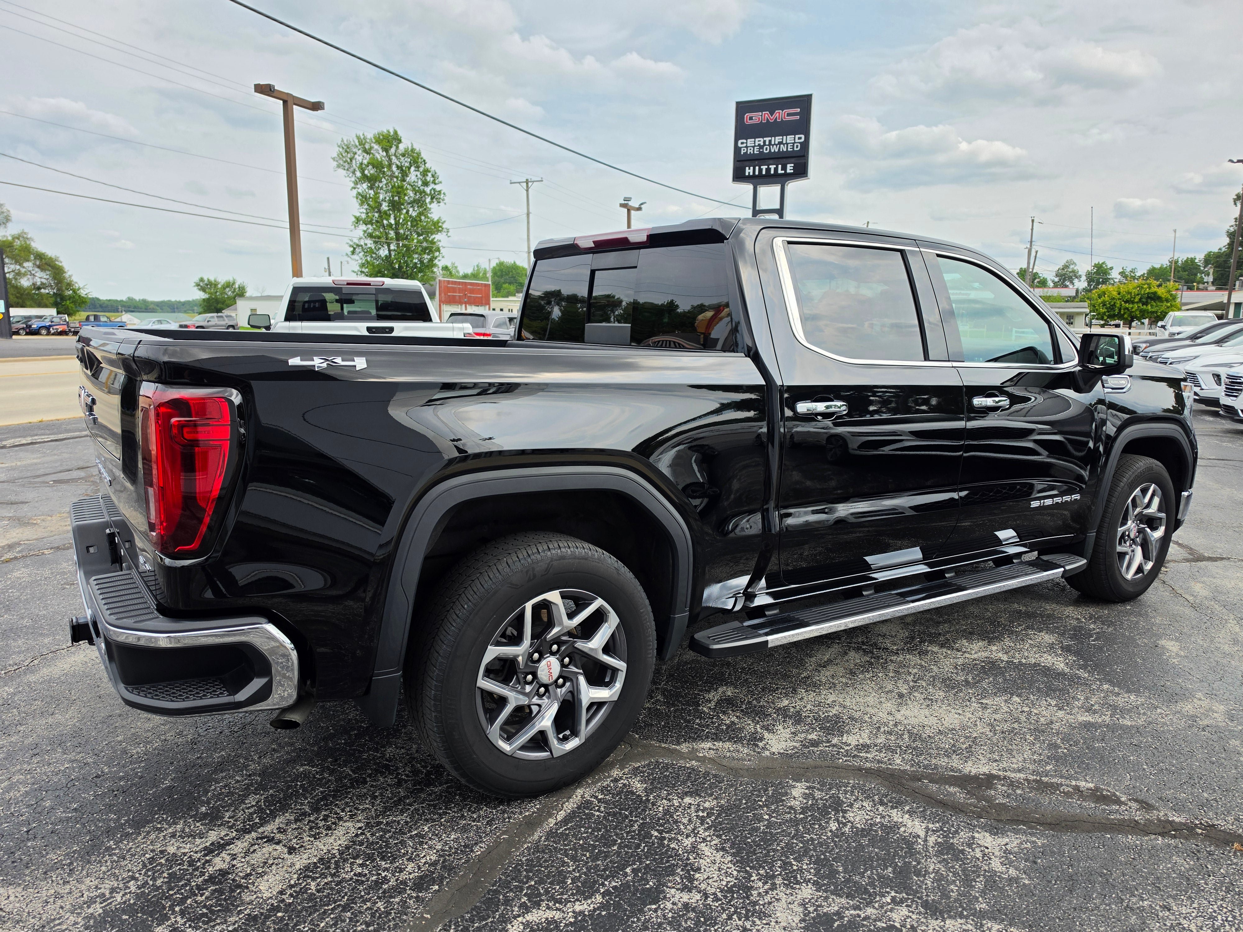 Used 2023 GMC Sierra 1500 SLT w/ SLT Premium Plus Package AWD/4WD image 4