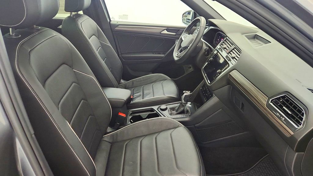 Used 2023 Volkswagen Tiguan SEL R-Line image 25