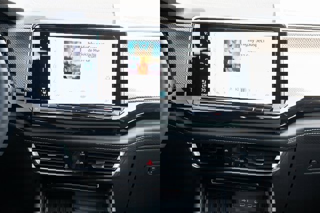 New 2026 Volkswagen Atlas Cross Sport SEL Premium R-Line image 32