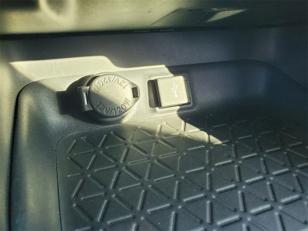 Used 2020 Toyota RAV4 XLE Premium image 30