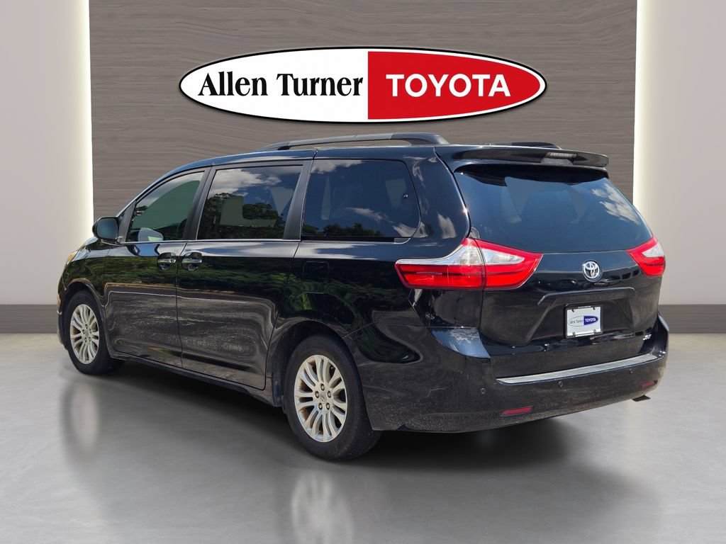 Used 2015 Toyota Sienna XLE w/ XLE Navigation Package FWD image 11