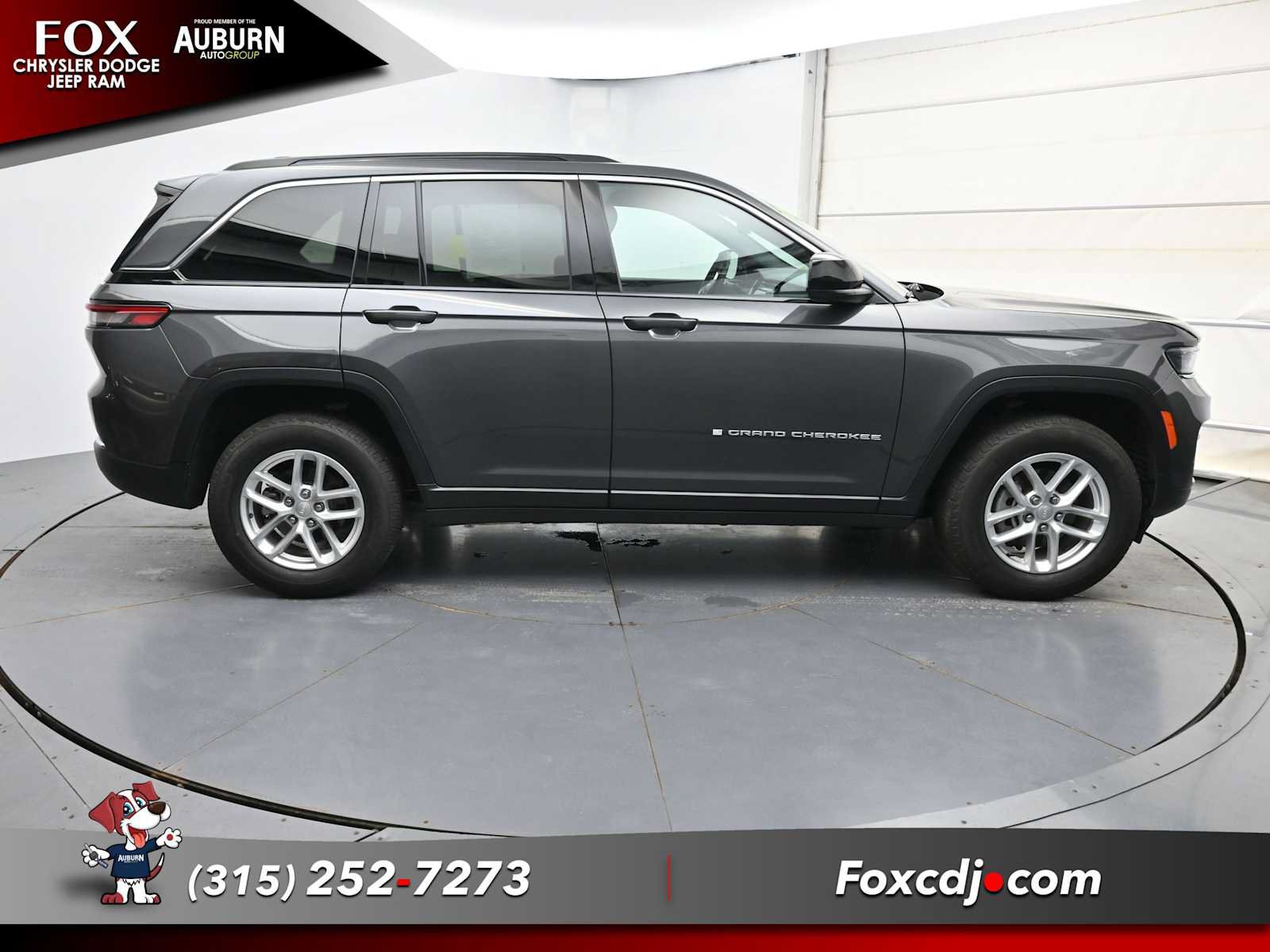 Used 2024 Jeep Grand Cherokee Laredo X w/ Luxury Tech Group I AWD/4WD image 18