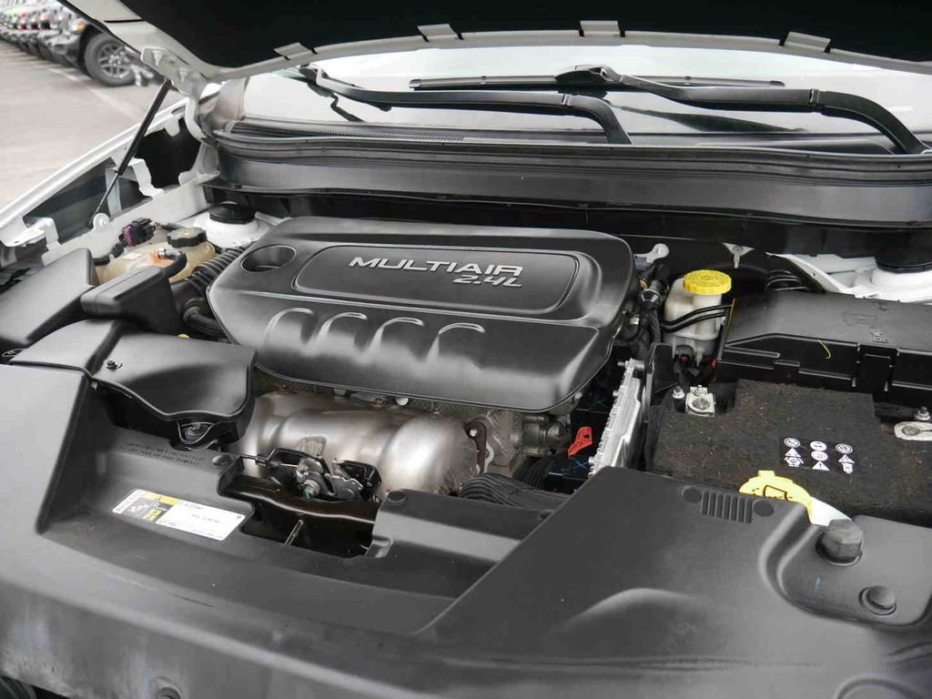 Used 2018 Jeep Cherokee Latitude Plus image 12