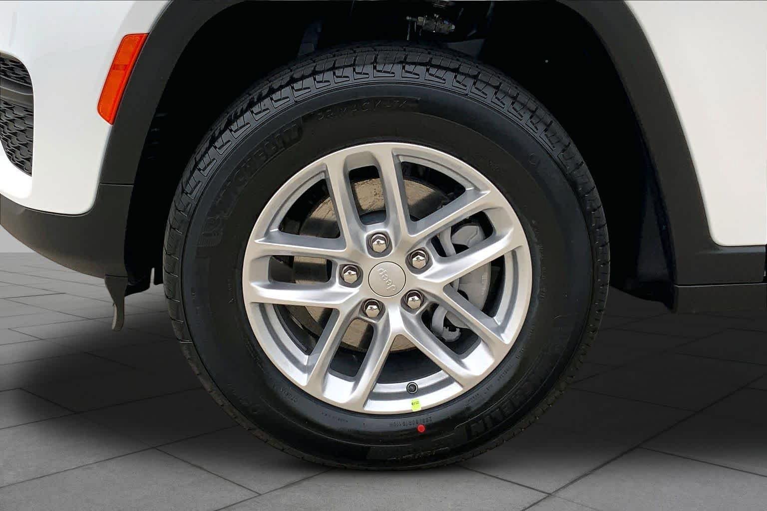 New 2026 Jeep Grand Cherokee Laredo X AWD/4WD image 11