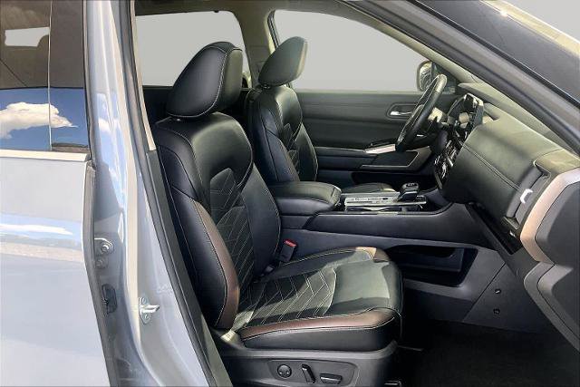 Certified 2023 Nissan Pathfinder Platinum FWD image 9