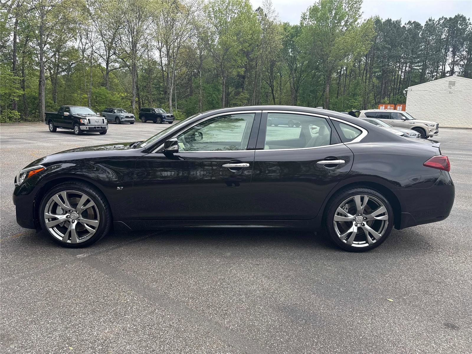 Used 2015 INFINITI Q70 3.7 w/ Technology Package image 9