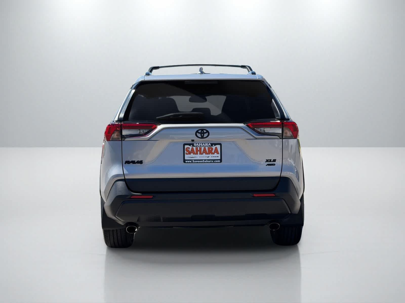 Used 2023 Toyota RAV4 XLE Premium AWD/4WD image 5