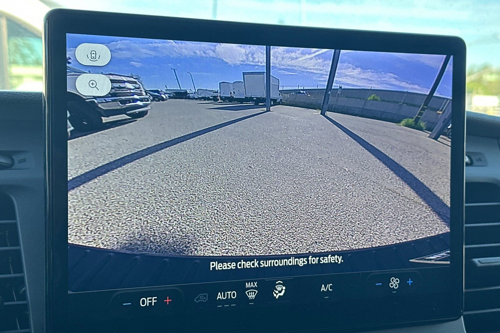 Used 2022 Ford E-Transit Low Roof image 21